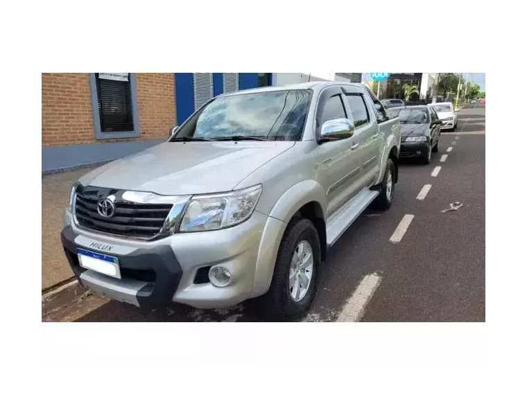 Toyota Hilux Prata 5