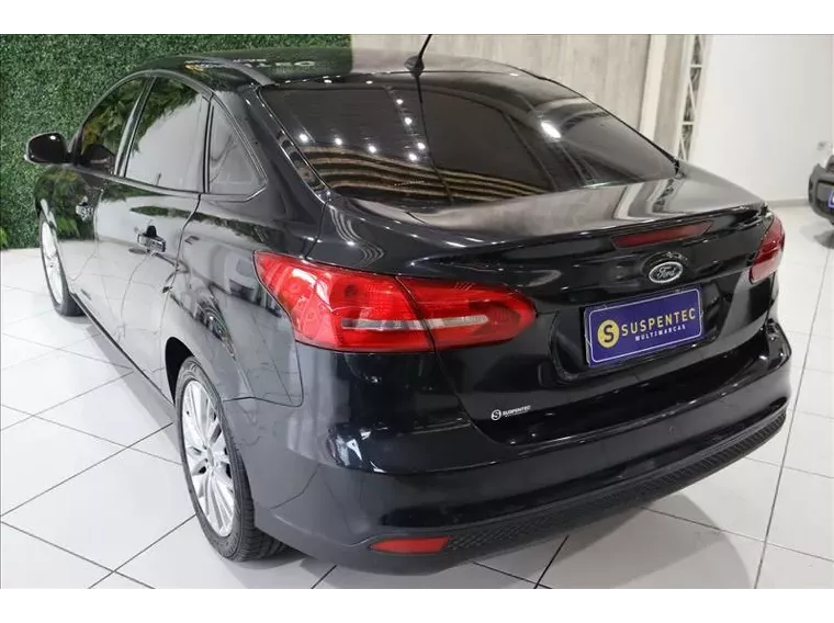 Ford Focus Preto 13