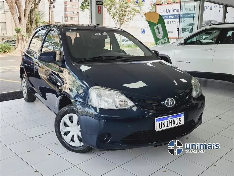 Toyota Etios Azul 10