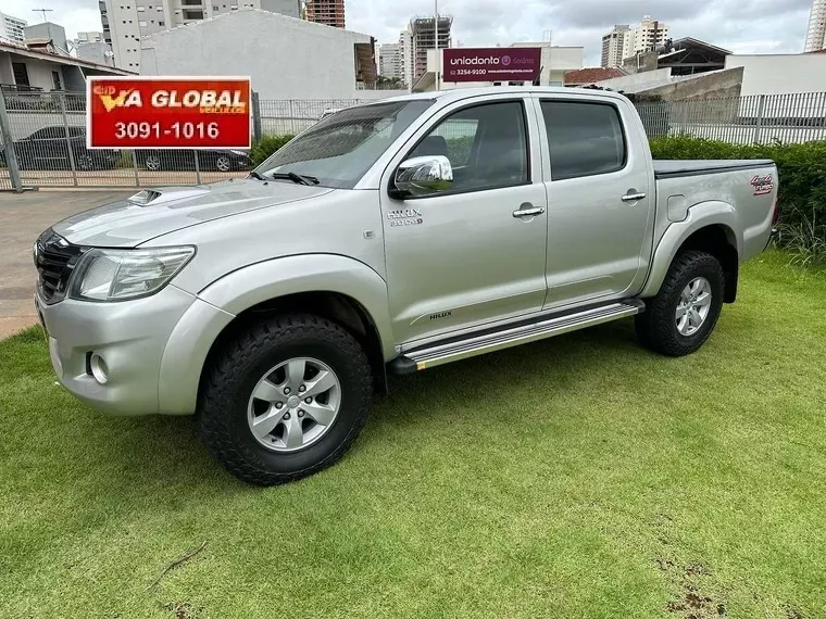 Toyota Hilux Prata 9