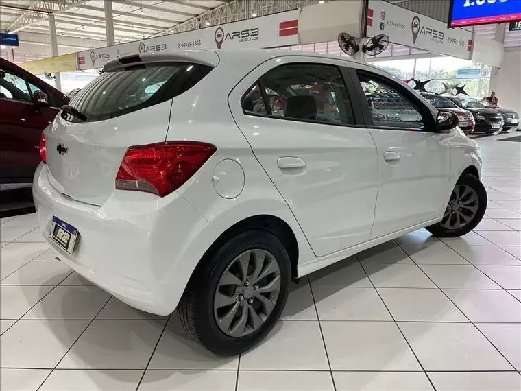 Chevrolet Onix Branco 1