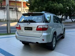 Toyota Hilux SW4