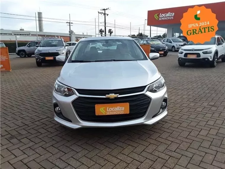 Chevrolet Onix Prata 2