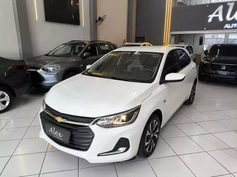 Chevrolet Onix Branco 3