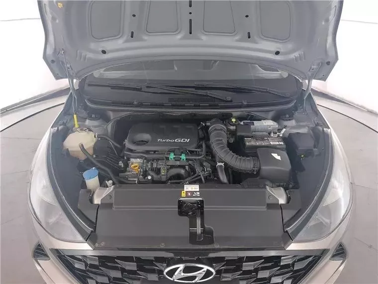 Hyundai HB20 Prata 14