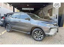 Toyota Hilux SW4