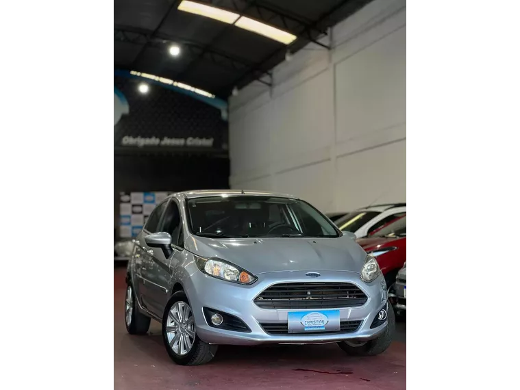 Ford Fiesta Prata 2