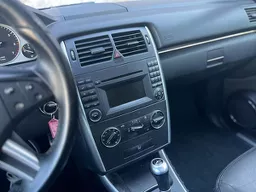 Mercedes-benz B 200