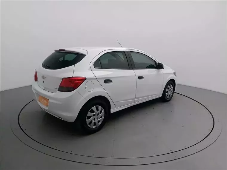 Chevrolet Onix Branco 14