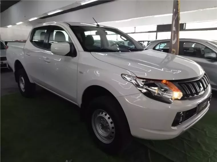 Mitsubishi L200 Triton Branco 8