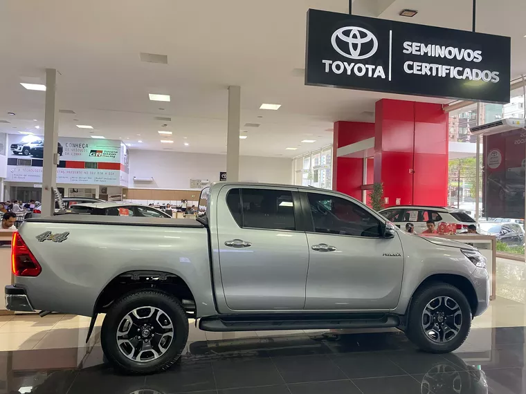 Toyota Hilux Prata 13