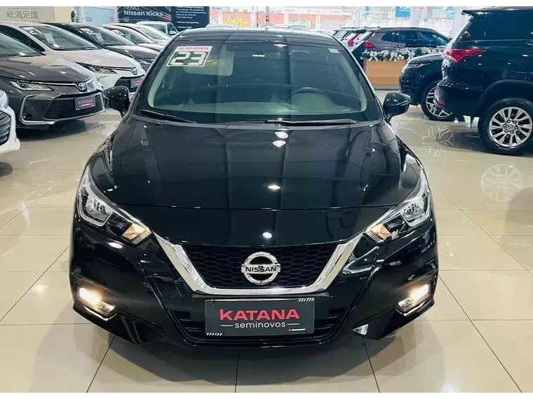 Nissan Versa Preto 16