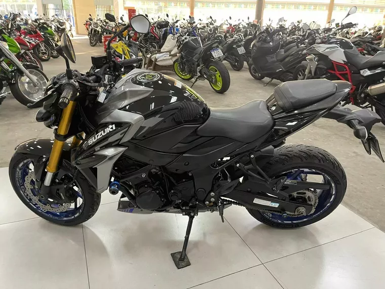 Suzuki GSX-S Preto 10