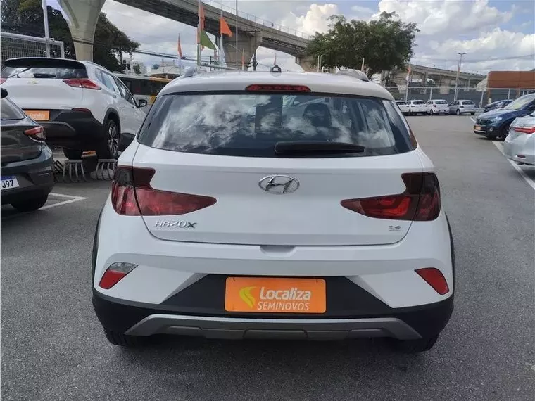 Hyundai HB20X Branco 13