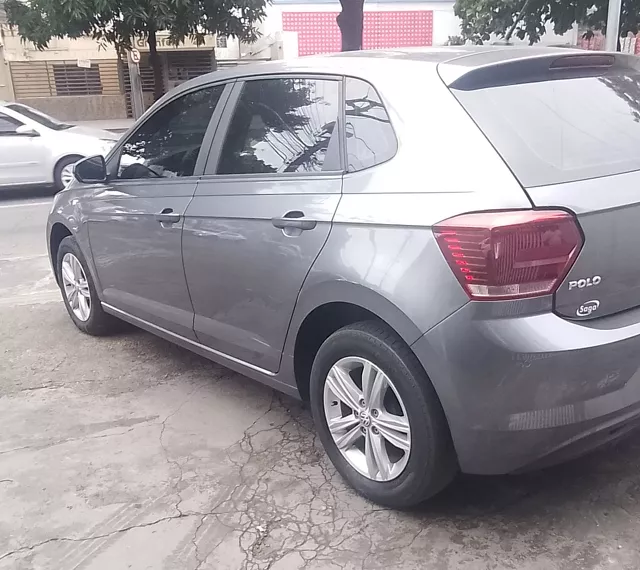 Volkswagen Polo Hatch Cinza 15