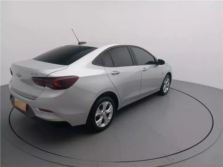 Chevrolet Onix Prata 15