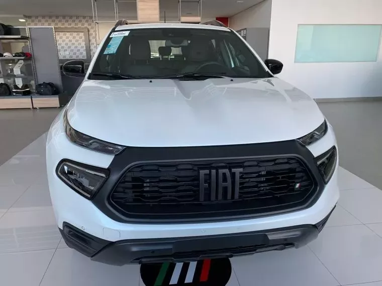 Fiat Toro Branco 2