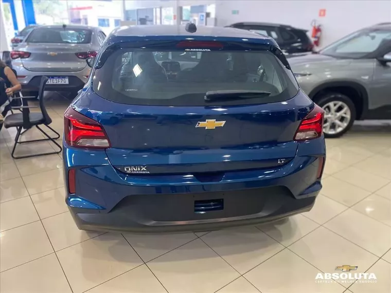 Chevrolet Onix Azul 4