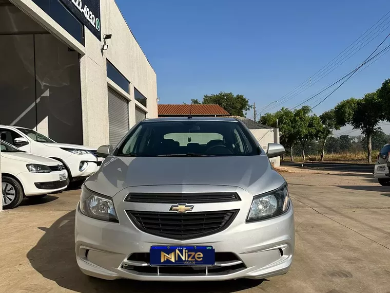 Chevrolet Onix Prata 7