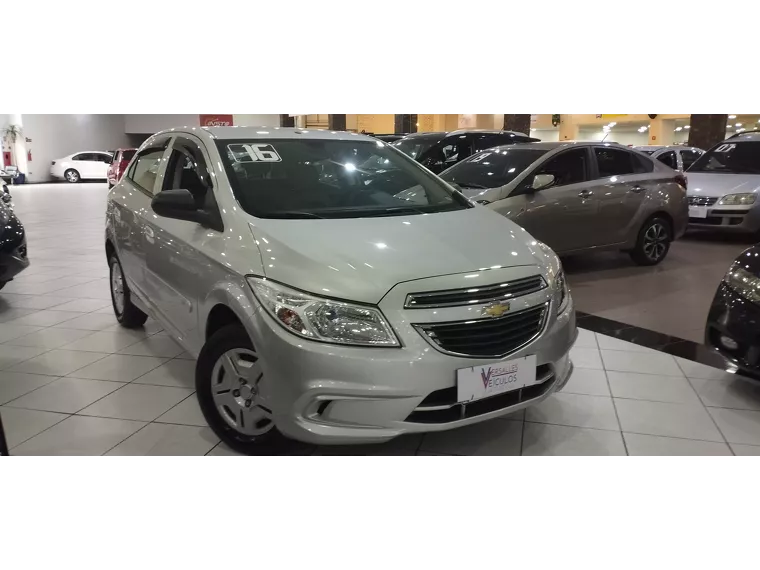 Chevrolet Onix Prata 2