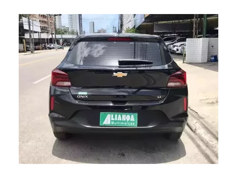 Chevrolet Onix Preto 2