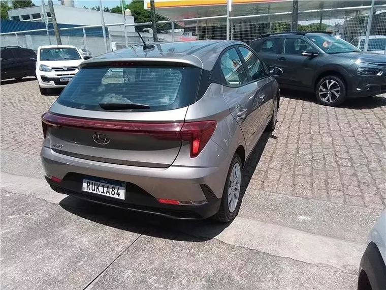 Hyundai HB20 Prata 5