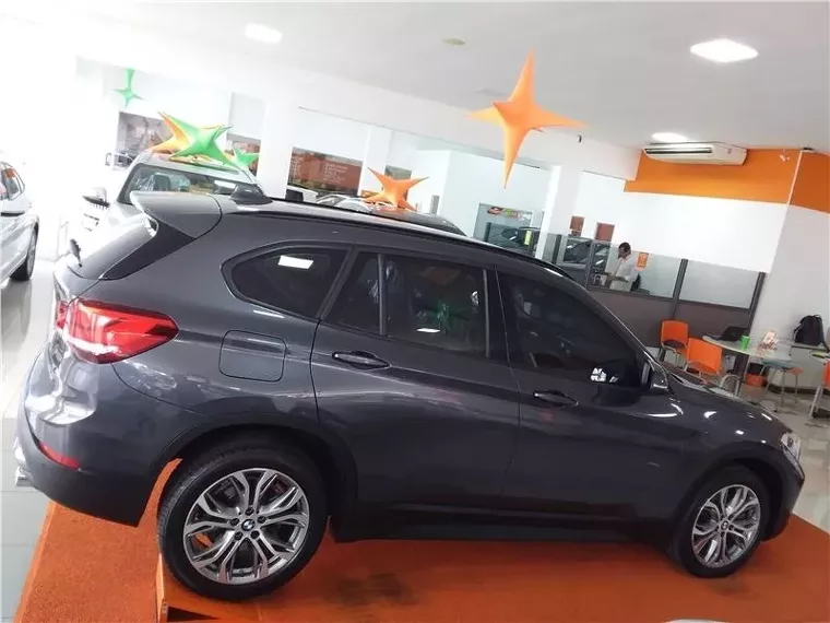 BMW X1 Cinza 6