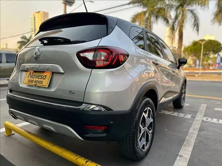 Renault Captur Prata 4