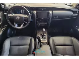 Toyota Hilux SW4