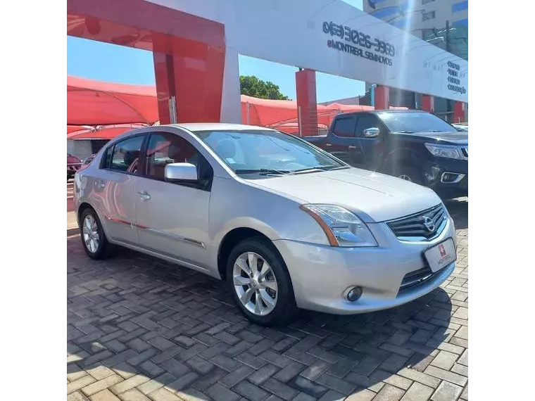 Nissan Sentra Prata 2