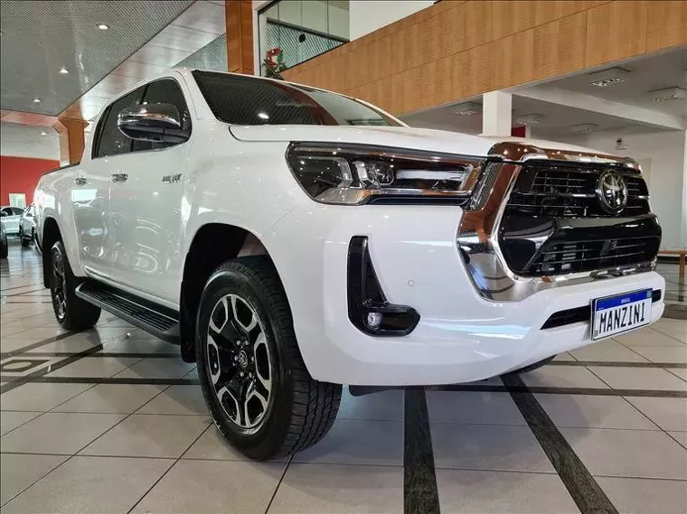 Toyota Hilux Branco 2