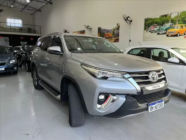 Toyota Hilux SW4 Prata 6