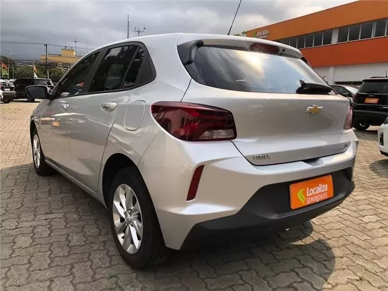 Chevrolet Onix Prata 10