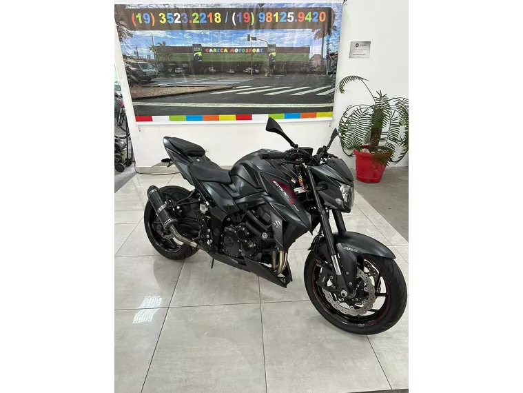 Suzuki GSX-S Preto 25