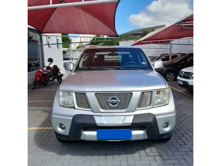 Nissan Frontier Prata 1