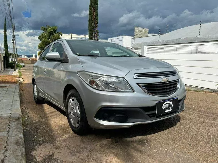 Chevrolet Onix Prata 8