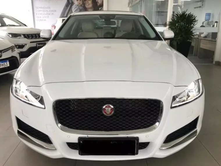 Jaguar XF Branco 19