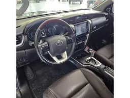 Toyota Hilux SW4