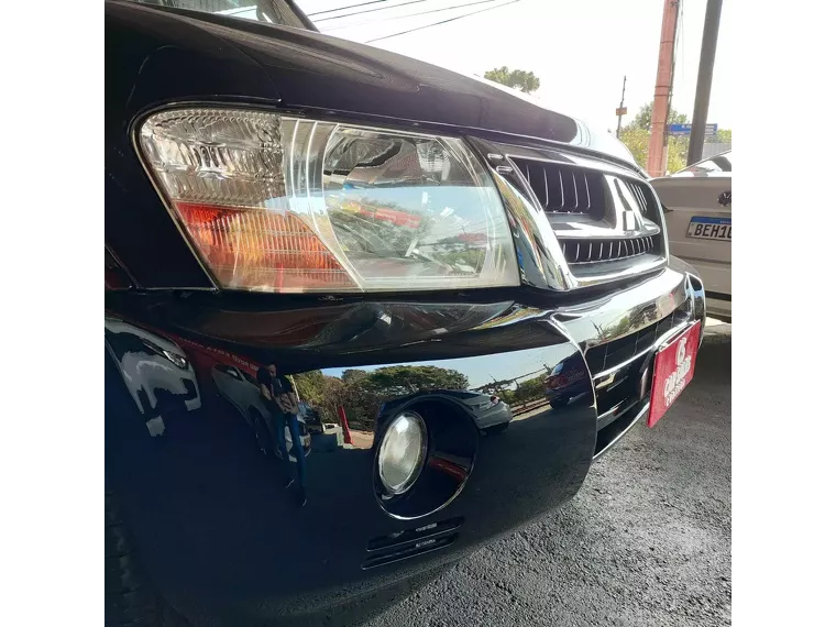 Mitsubishi Pajero Preto 24