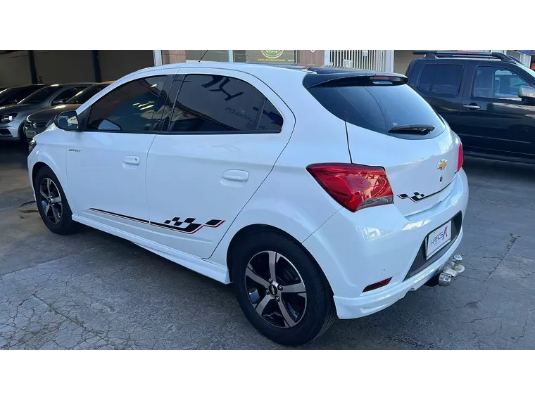 Chevrolet Onix Branco 7