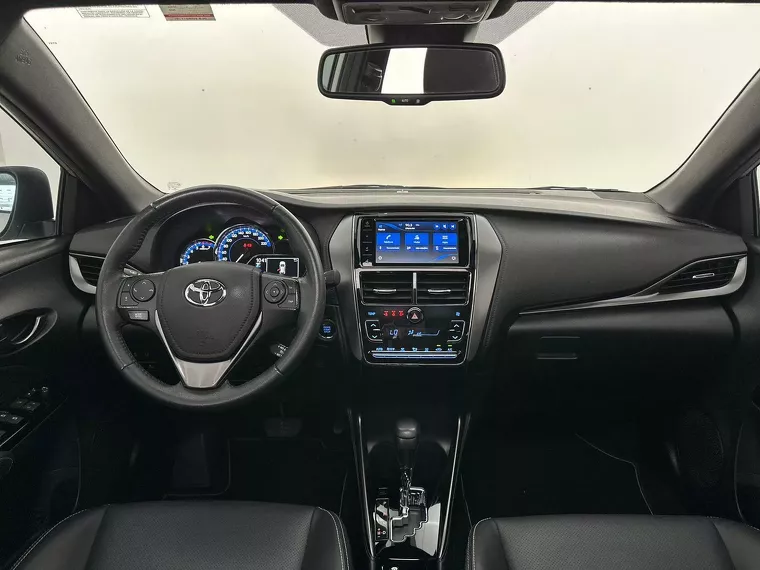 Toyota Yaris Prata 11