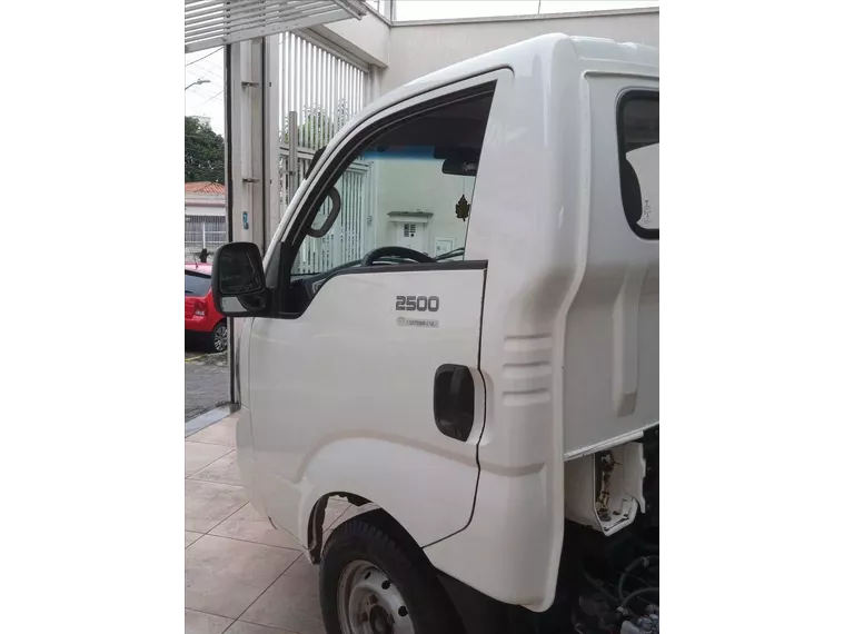 KIA Bongo Branco 2