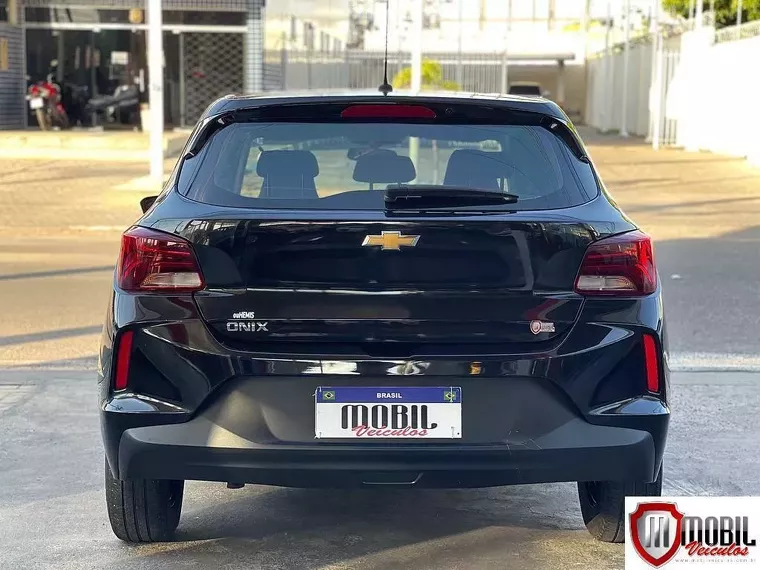 Chevrolet Onix Preto 11