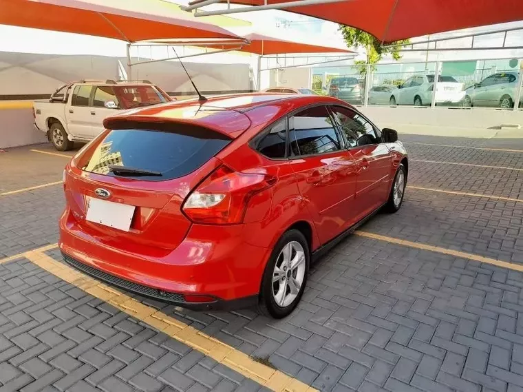 Ford Focus Vermelho 6