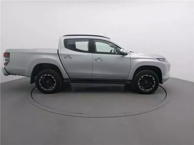 Mitsubishi L200 Triton Prata 15