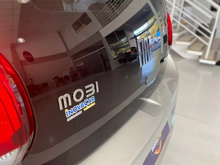 Fiat Mobi Prata 4