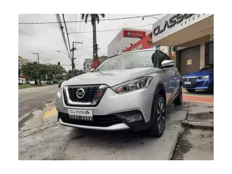 Nissan Kicks Prata 2