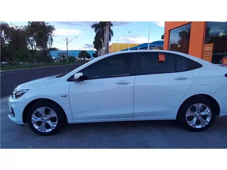 Chevrolet Onix Branco 1