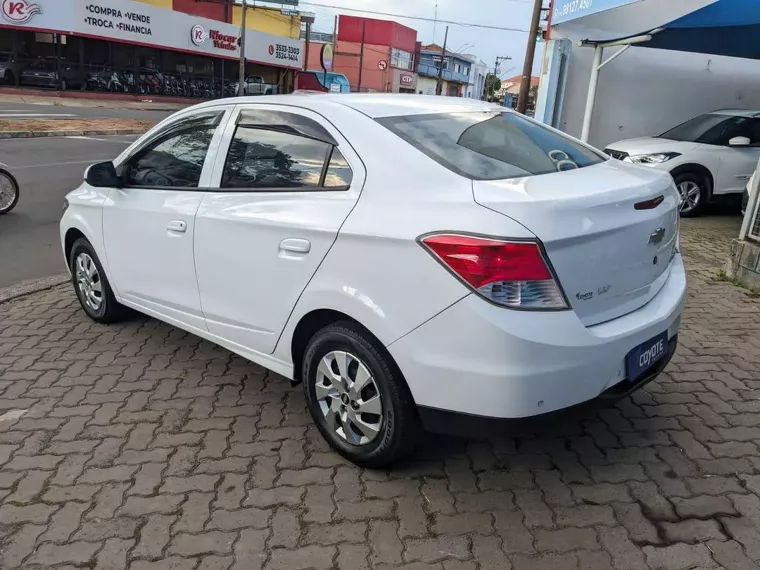 Chevrolet Prisma Branco 4