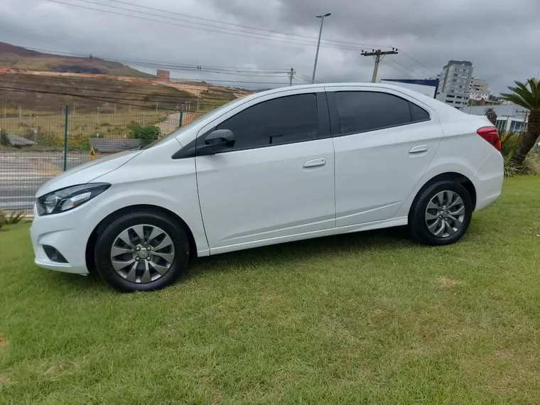 Chevrolet Onix Branco 2